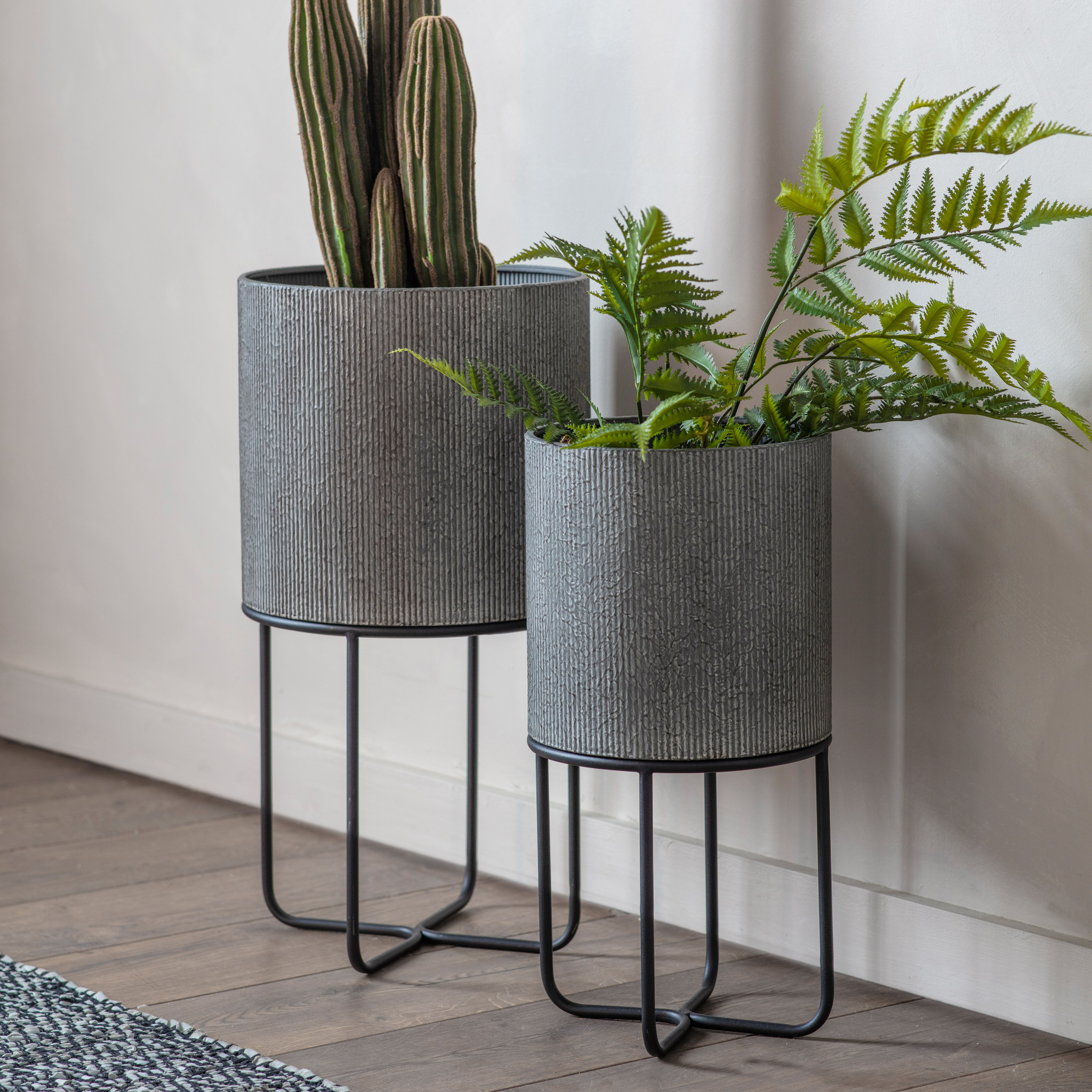 GD Eda S2  Metal Planter DO NOT USE