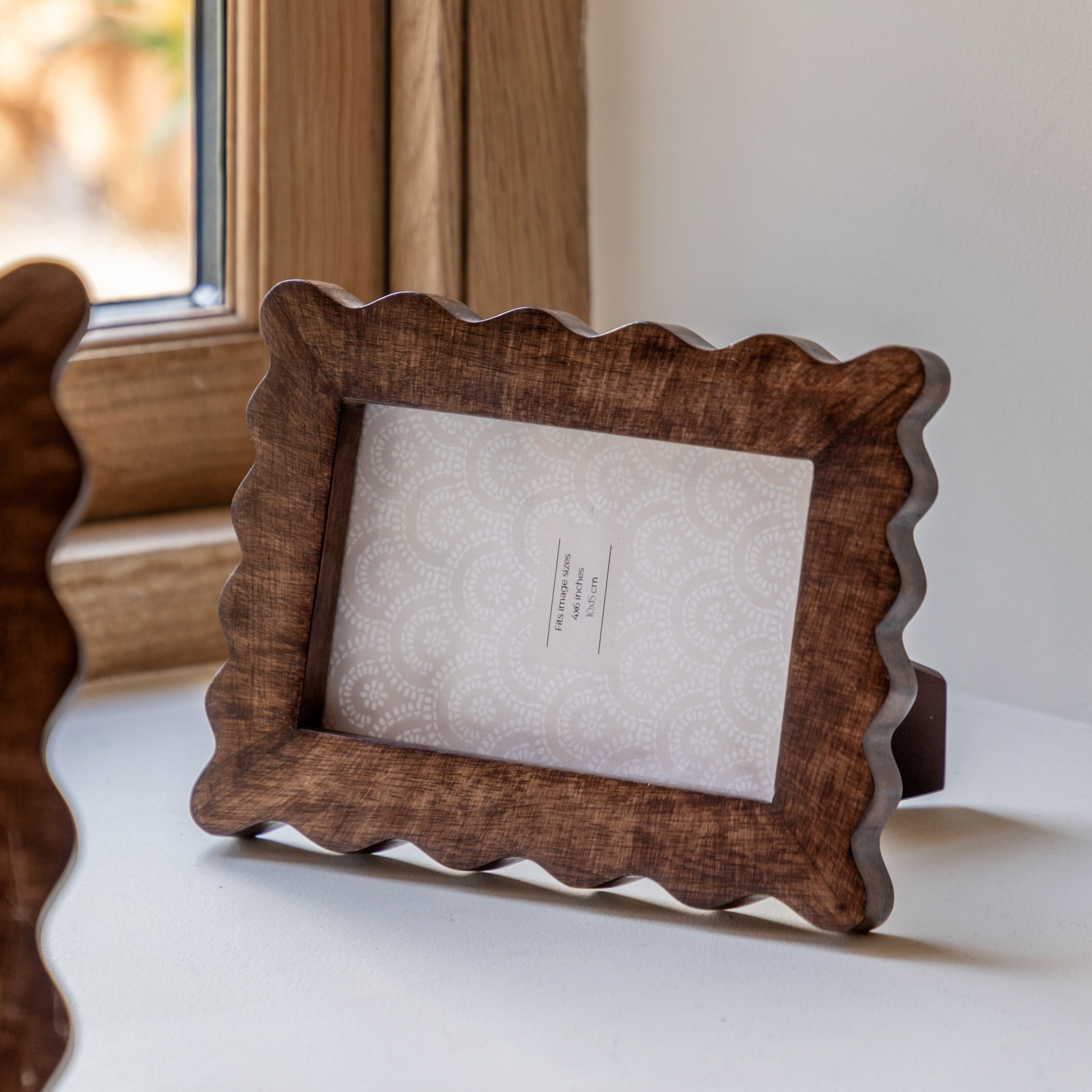 GL Avila Wooden Scallop Photo Frame 6x4in Brown