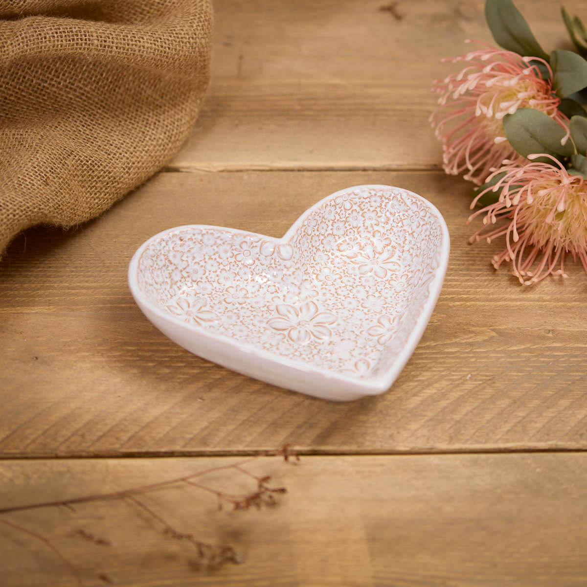 LA Lrg Embossed Flower Heart Dish
